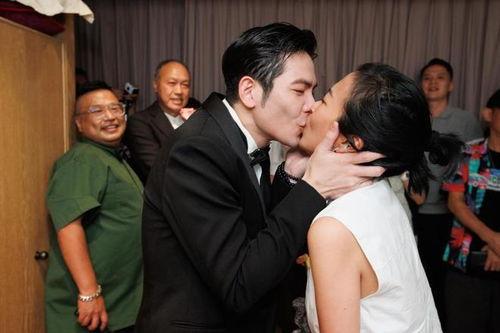 吃瓜肖敬腾求婚视频,吃瓜群众见证甜蜜时刻