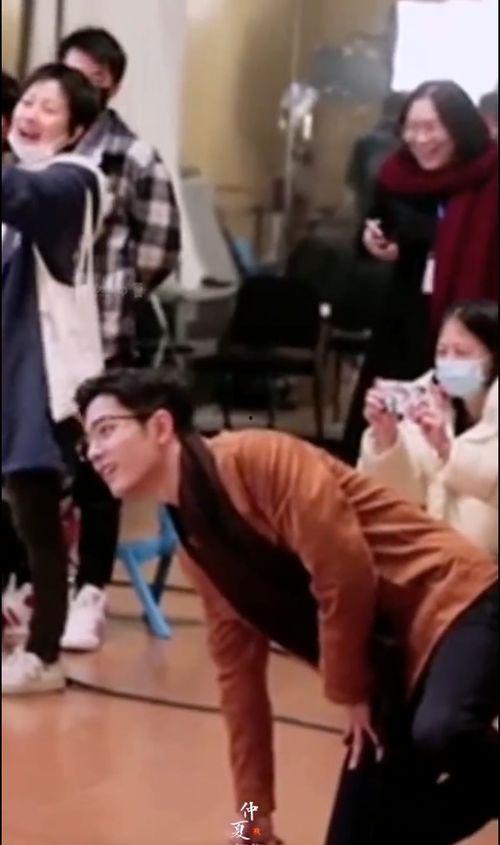 围观的吃瓜美男子视频大全  第3张