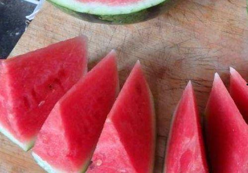 吃瓜撒盐会更甜吗视频,吃瓜撒盐真的会更甜吗？实验告诉你答案