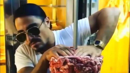 东北二哥吃瓜事件视频,一场网络热议的瓜田奇谈  第3张