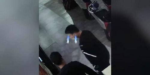 吃瓜群众被当劫匪视频播放  第2张