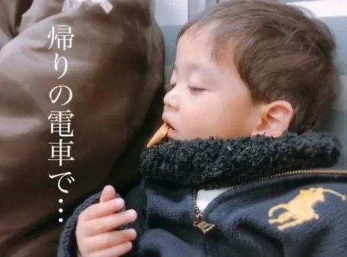 可爱夏日吃瓜男孩视频,夏日萌娃吃瓜欢乐多  第3张