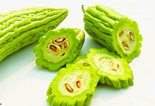 美女吃猪肝和哈密瓜视频,美女演绎健康美食新风尚  第2张