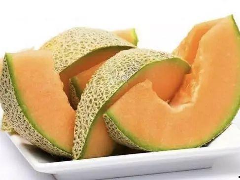 美女吃猪肝和哈密瓜视频,美女演绎健康美食新风尚  第3张