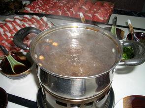 火锅吃瓜的做法视频,一锅热辣，一瓜解暑，美味与清凉的完美融合