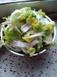 火锅吃瓜的做法视频,一锅热辣，一瓜解暑，美味与清凉的完美融合  第3张