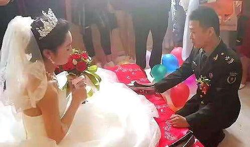 伴郎新娘吃瓜视频,爆笑瞬间引网友热议  第2张