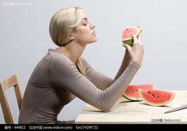 广西吃瓜美女图片视频,吃瓜美女图视频展现独特魅力瞬间”  第3张