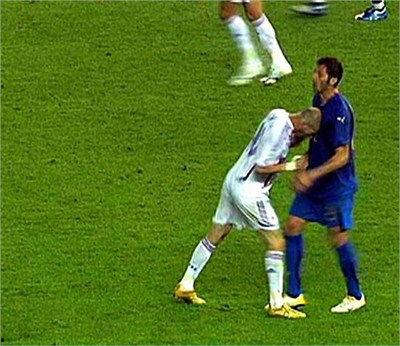 足球场上吃瓜的是谁啊视频,揭秘足球场上的“吃瓜群众”  第2张