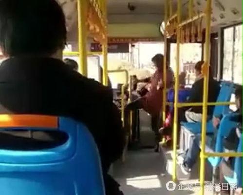 日照吃瓜视频公交车,夏日街头一幕引网友热议