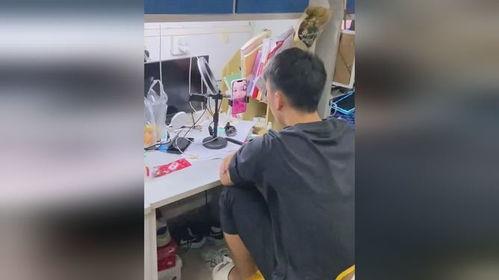 吃瓜视频宿舍小女孩,揭秘吃瓜视频中的小女孩生活点滴  第3张