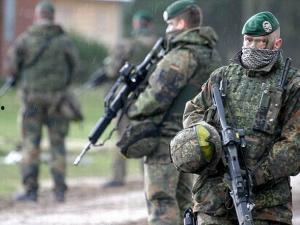 德军士兵吃瓜视频播放,揭秘二战时期军营生活一幕